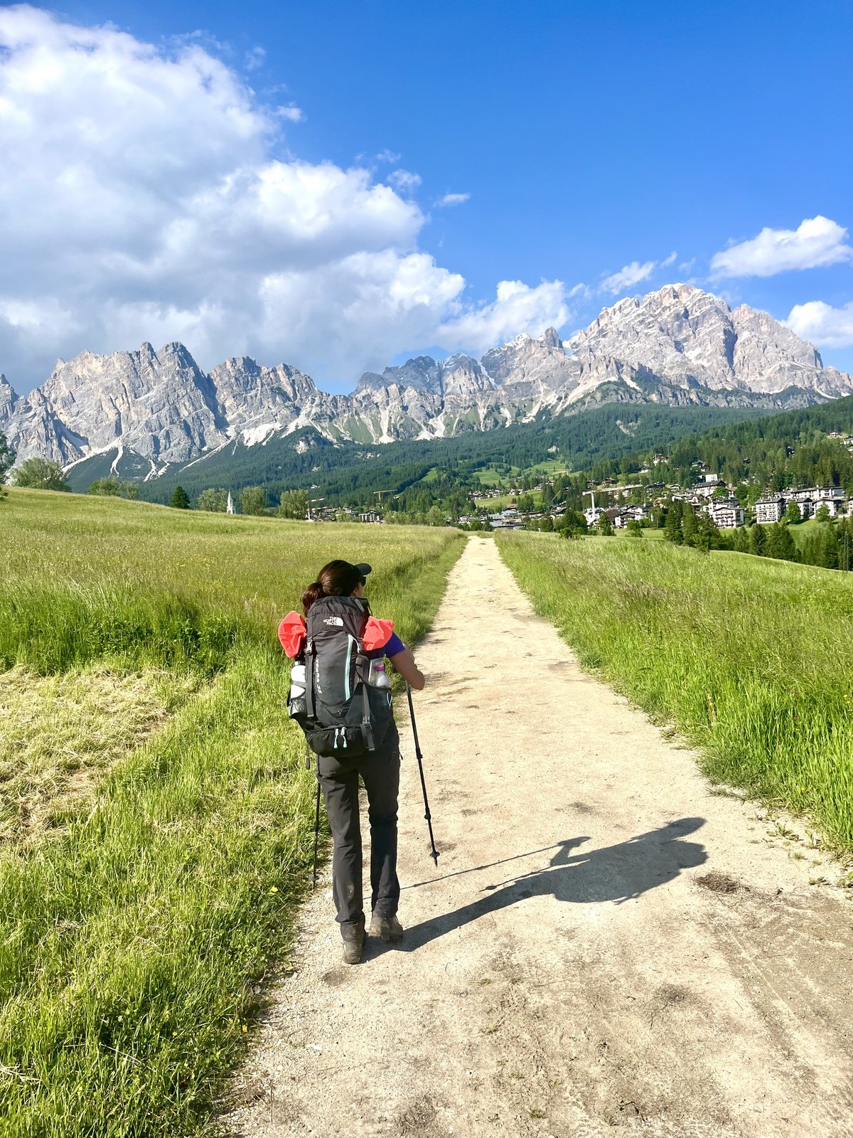 Dra. Soledad Larraín haciendo trekking